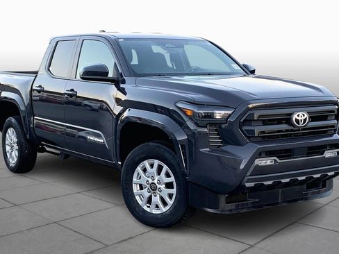 Used 2025 Toyota Tacoma SR5 image 3