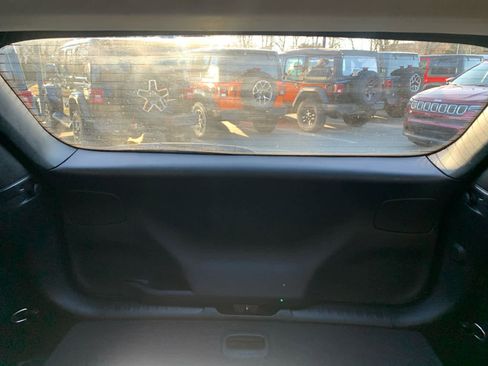 Used 2020 Jeep Cherokee Latitude Lux w/ Trailer Tow Group image 38