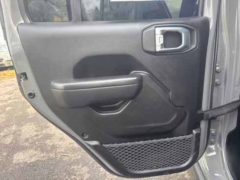 Used 2022 Jeep Wrangler Unlimited Sport image 19