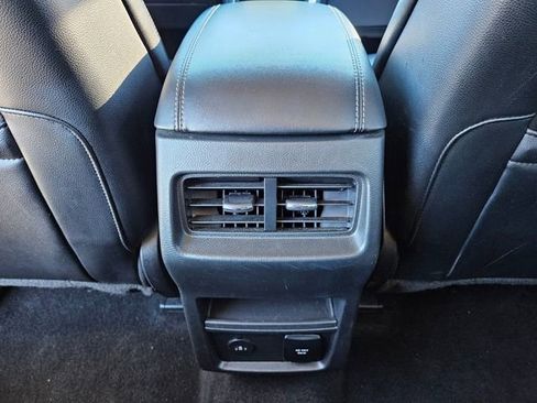 Used 2024 Ford Edge Titanium image 10