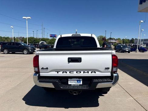Used 2019 Toyota Tacoma SR5 AWD/4WD image 6