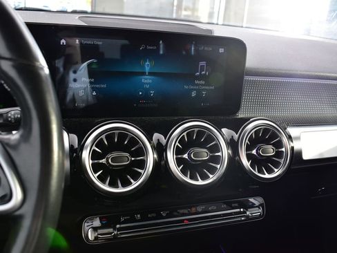 Certified 2022 Mercedes-Benz GLB 250 4MATIC image 18