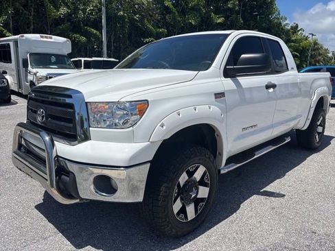Used 2013 Toyota Tundra 4x4 Double Cab w/ SR5 Pkg image 5