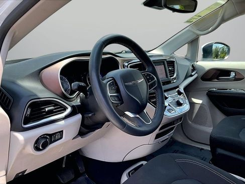 Certified 2023 Chrysler Voyager LX FWD image 18