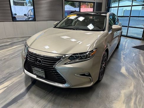 Used 2016 Lexus ES 350 w/ Luxury Package w/Wood Trim FWD image 2