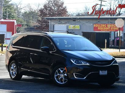 Used 2017 Chrysler Pacifica Touring-L w/ Tire & Wheel Group