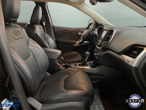 Used 2017 Jeep Cherokee Overland w/ Technology Group image 76