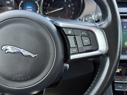 Used 2020 Jaguar F-PACE Prestige image 25