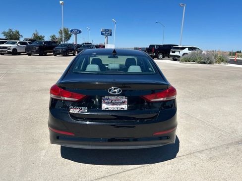 Used 2017 Hyundai Elantra SE FWD image 4