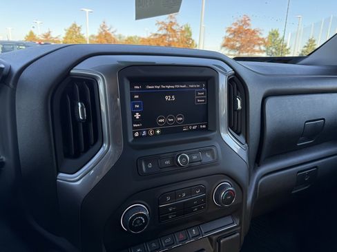 Used 2022 Chevrolet Silverado 1500 Custom image 16