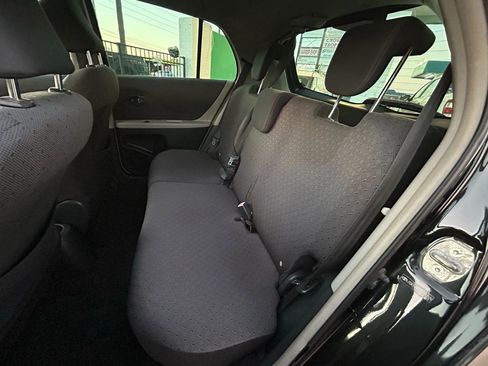 Used 2010 Toyota Yaris 4-Door Hatchback image 17