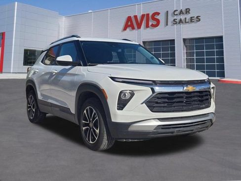 Used 2025 Chevrolet TrailBlazer LT AWD/4WD image 3