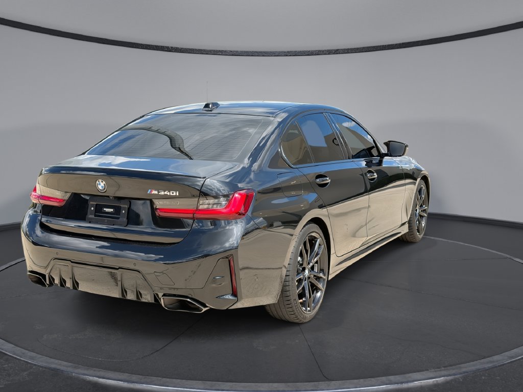 Used 2023 BMW M340i RWD image 11