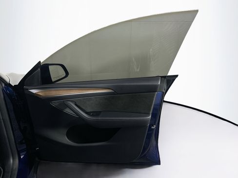 Used 2024 Tesla Model Y Long Range image 32