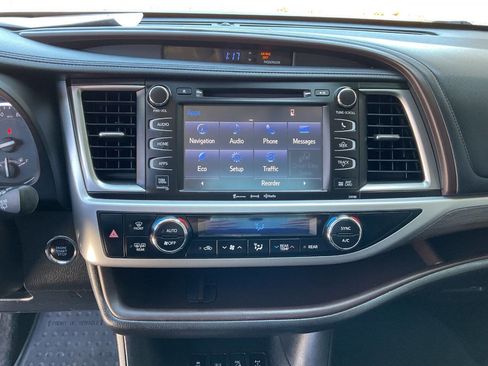 Used 2018 Toyota Highlander Limited image 28