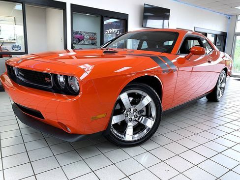 Used 2009 Dodge Challenger R/T RWD image 2