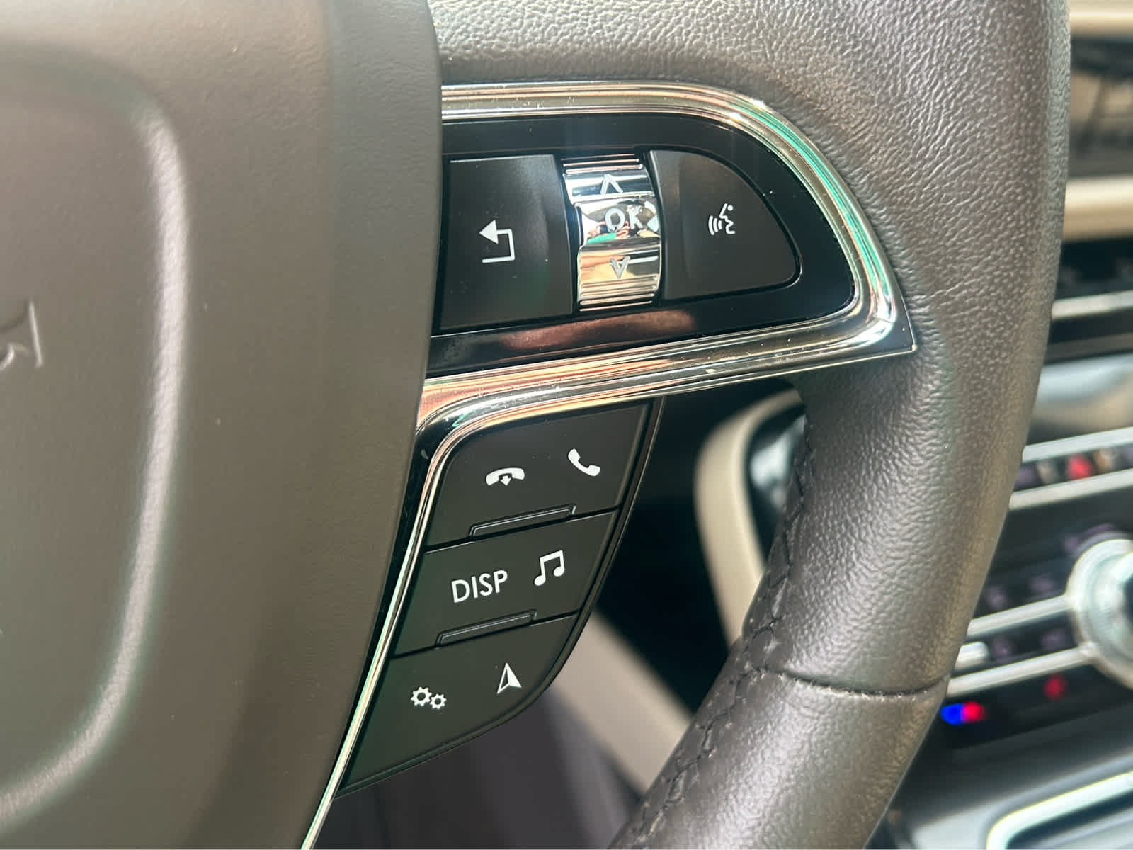 Used 2023 Lincoln Nautilus FWD image 21