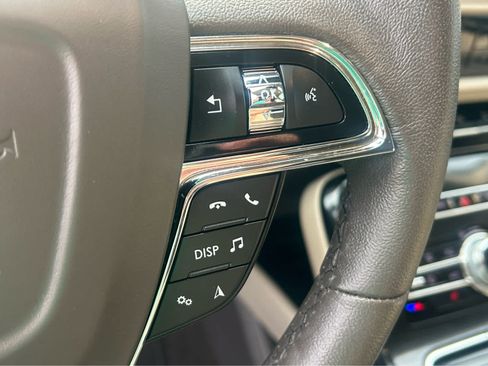 Used 2023 Lincoln Nautilus FWD image 21