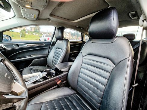 Used 2014 Ford Fusion SE w/ Equipment Group 202A image 9