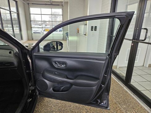 Used 2023 Honda HR-V LX image 14