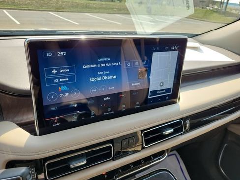 Used 2023 Lincoln Nautilus Reserve AWD/4WD image 19