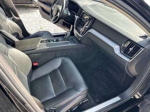 Used 2019 Volvo S60 T5 Momentum w/ Premium Package image 16