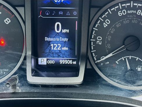 Used 2017 Toyota Tacoma TRD Sport image 8