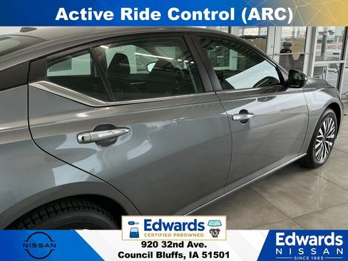 Used 2023 Nissan Altima 2.5 SV w/ SV Premium Package AWD/4WD image 12