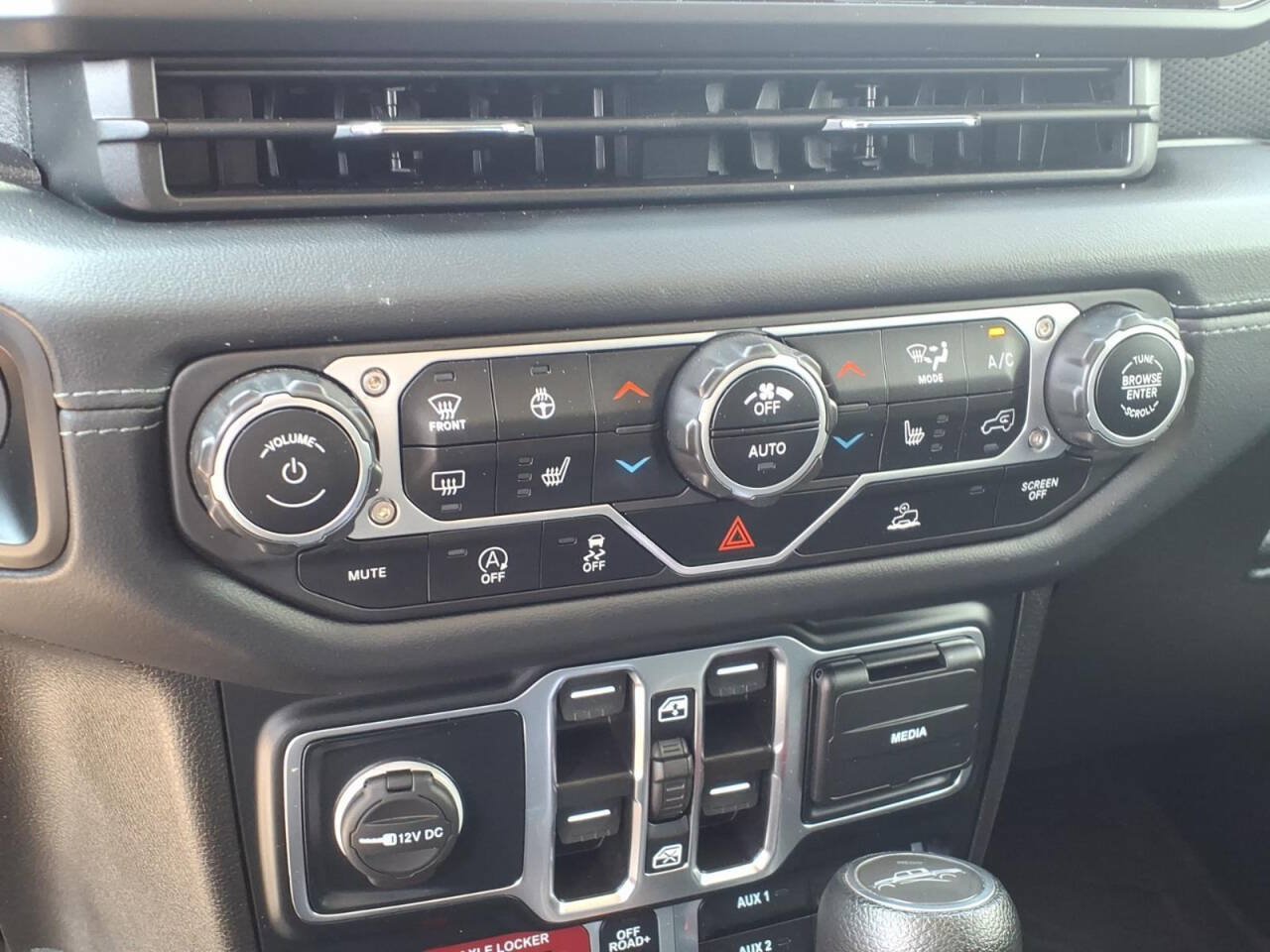 Used 2024 Jeep Gladiator Mojave w/ Convenience Group AWD/4WD image 14