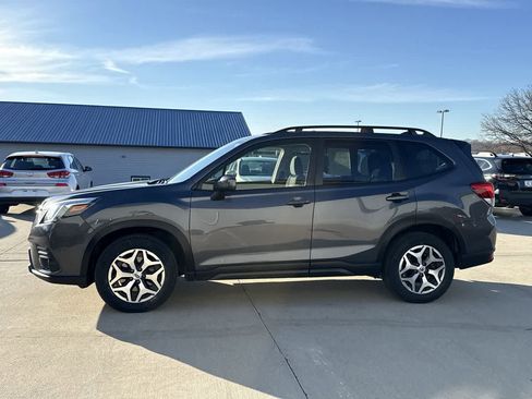 Used 2024 Subaru Forester Premium image 3