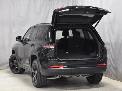 New 2025 Jeep Grand Cherokee Altitude w/ Trailer Tow Package image 31