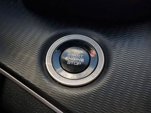 Used 2024 Jeep Grand Cherokee L Laredo image 3