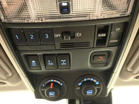 Used 2022 Toyota 4Runner TRD Off-Road Premium AWD/4WD image 21