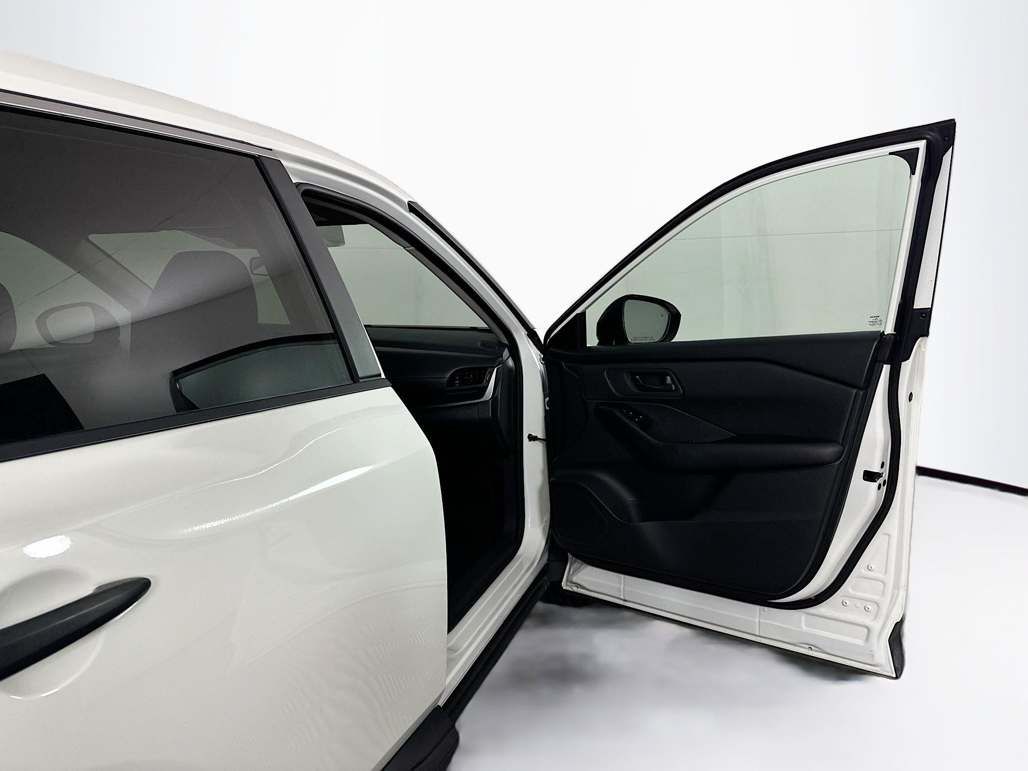 Used 2024 Nissan Rogue S AWD/4WD image 30