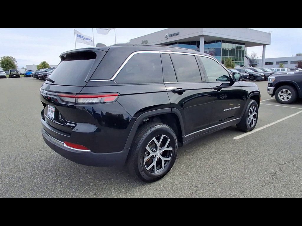 Used 2025 Jeep Grand Cherokee Limited AWD/4WD image 8