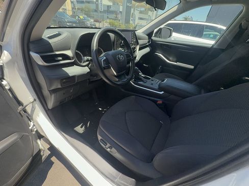 Used 2022 Toyota Highlander L FWD image 5