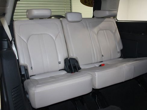 Used 2024 Ford Expedition Limited image 38