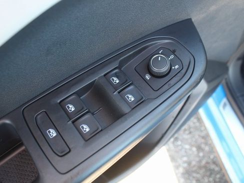 New 2025 Volkswagen Taos SE image 11