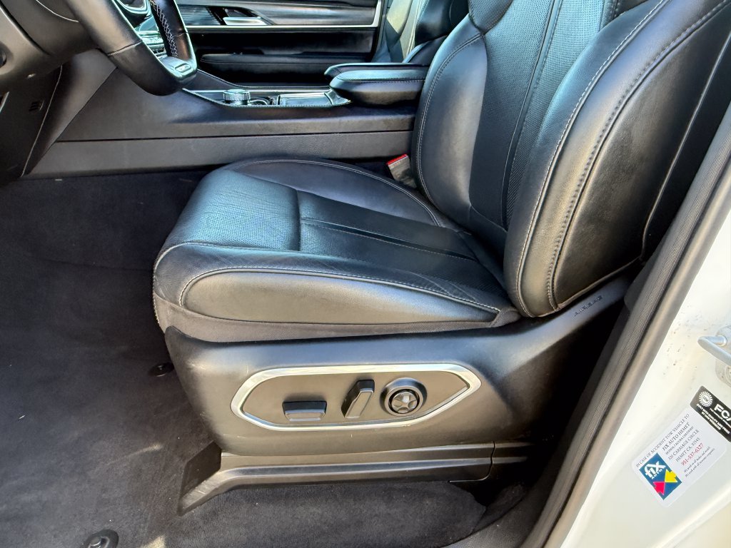 Used 2023 Jeep Wagoneer Series II AWD/4WD image 11