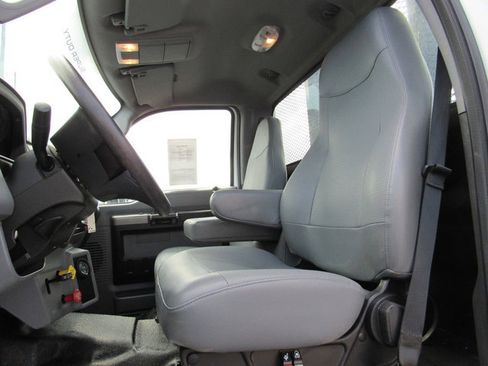 Used 2022 Ford F750 2WD Regular Cab Super Duty image 22