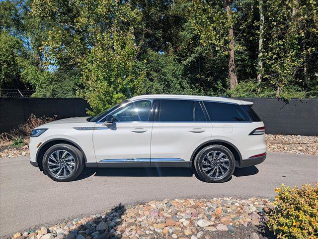 Used 2025 Lincoln Aviator AWD w/ Equipment Group 101A image 2