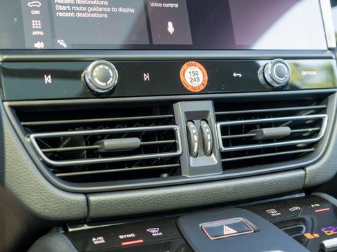 Used 2026 Porsche Macan image 20