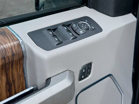 Used 2018 Ford F150 Lariat RWD image 17