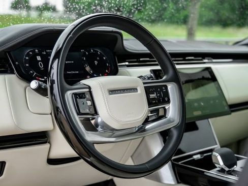 Used 2025 Land Rover Range Rover Long Wheelbase Autobiography AWD/4WD image 18
