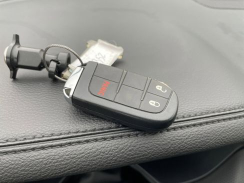 Used 2025 Jeep Compass Trailhawk image 21