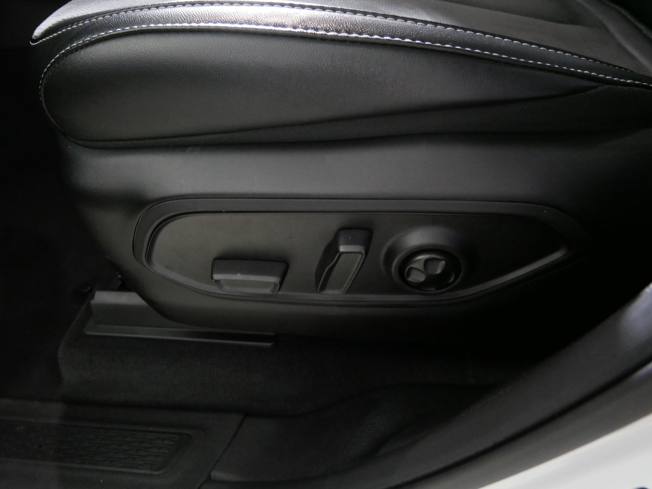Used 2025 Jeep Grand Cherokee Altitude AWD/4WD image 20