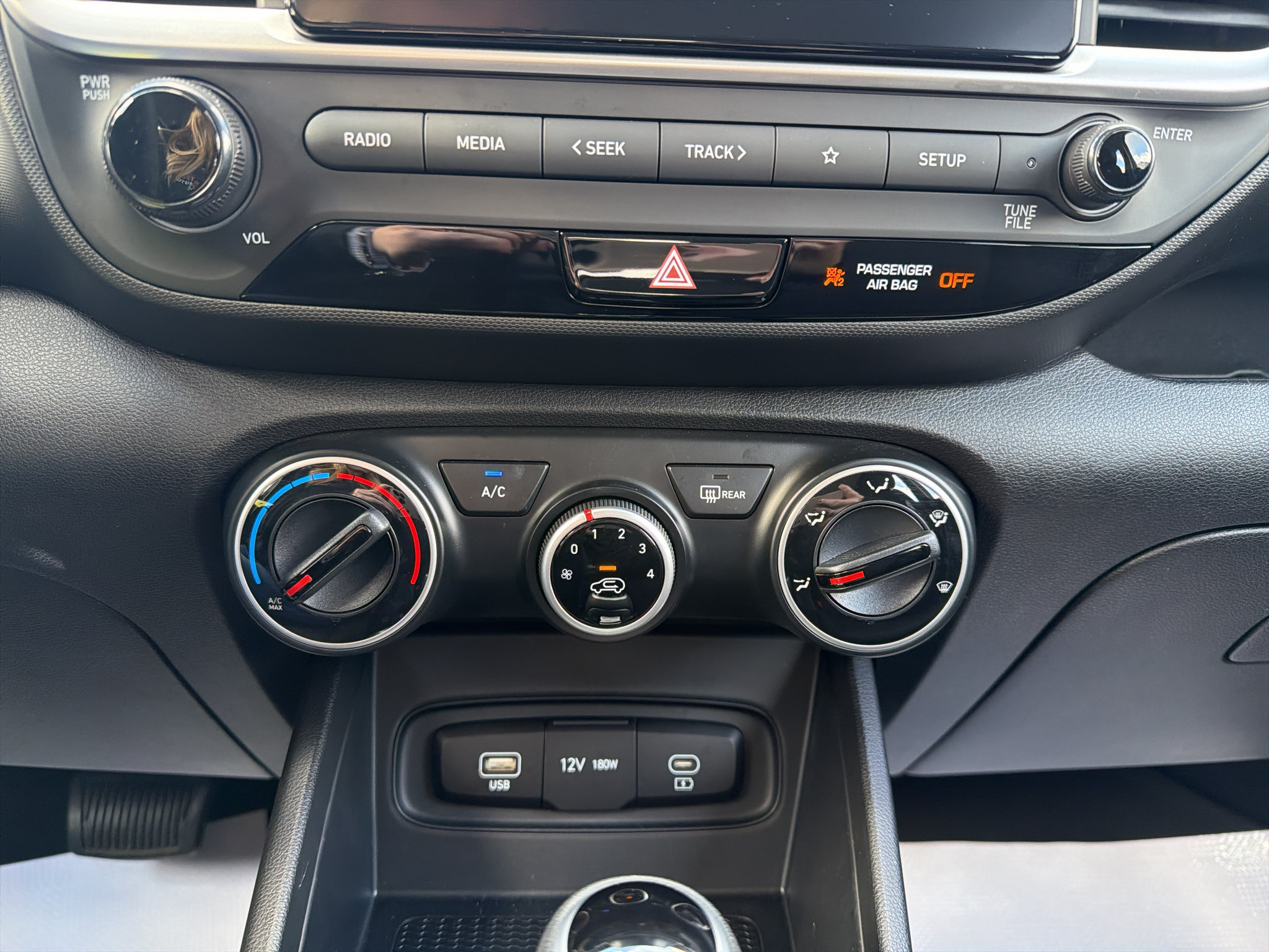 Certified 2025 Hyundai Venue SE FWD image 18