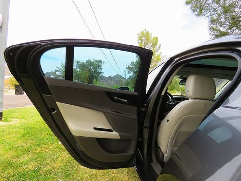 Used 2018 Jaguar XE Prestige image 18