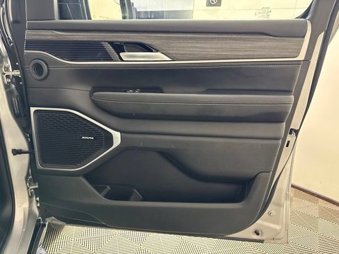 Used 2024 Jeep Wagoneer Series II w/ Flexible Seating Group AWD/4WD image 21