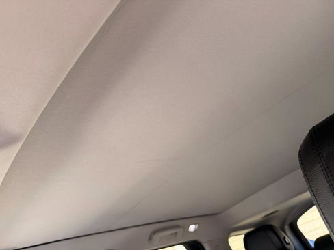 Used 2017 Land Rover Discovery Sport HSE image 38